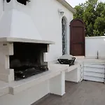 بيت للعطل Tomax, Outdoor Living To